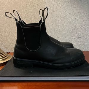 Used Blundstone boots. Good condition.
